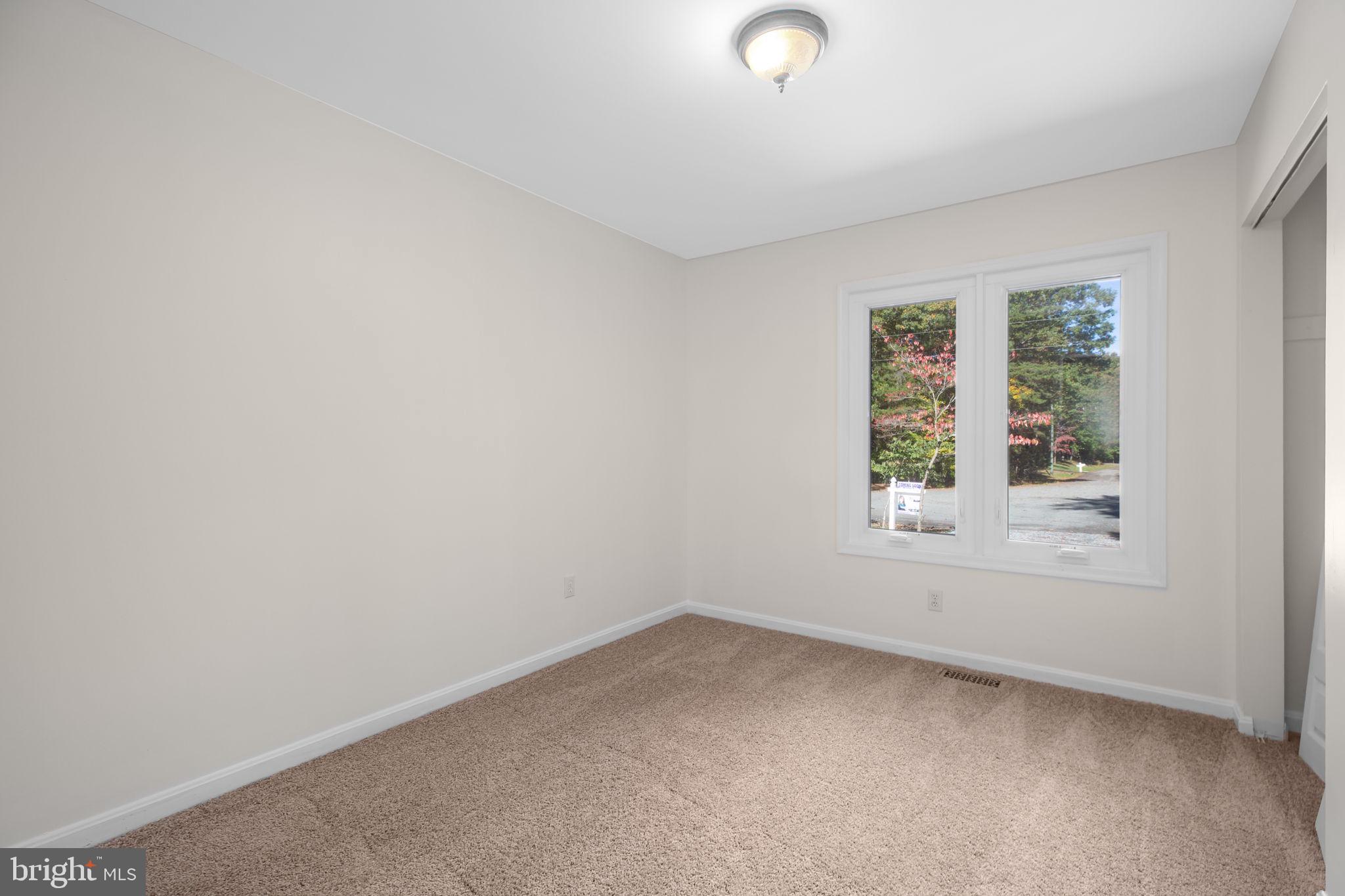 8 Rutledge Cove Ruther Glen, VA 22546 - Photo 24 of 46 an empty room with a window