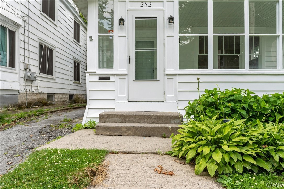 242 Rider Avenue Syracuse, NY 13207 - Photo 6 of 47