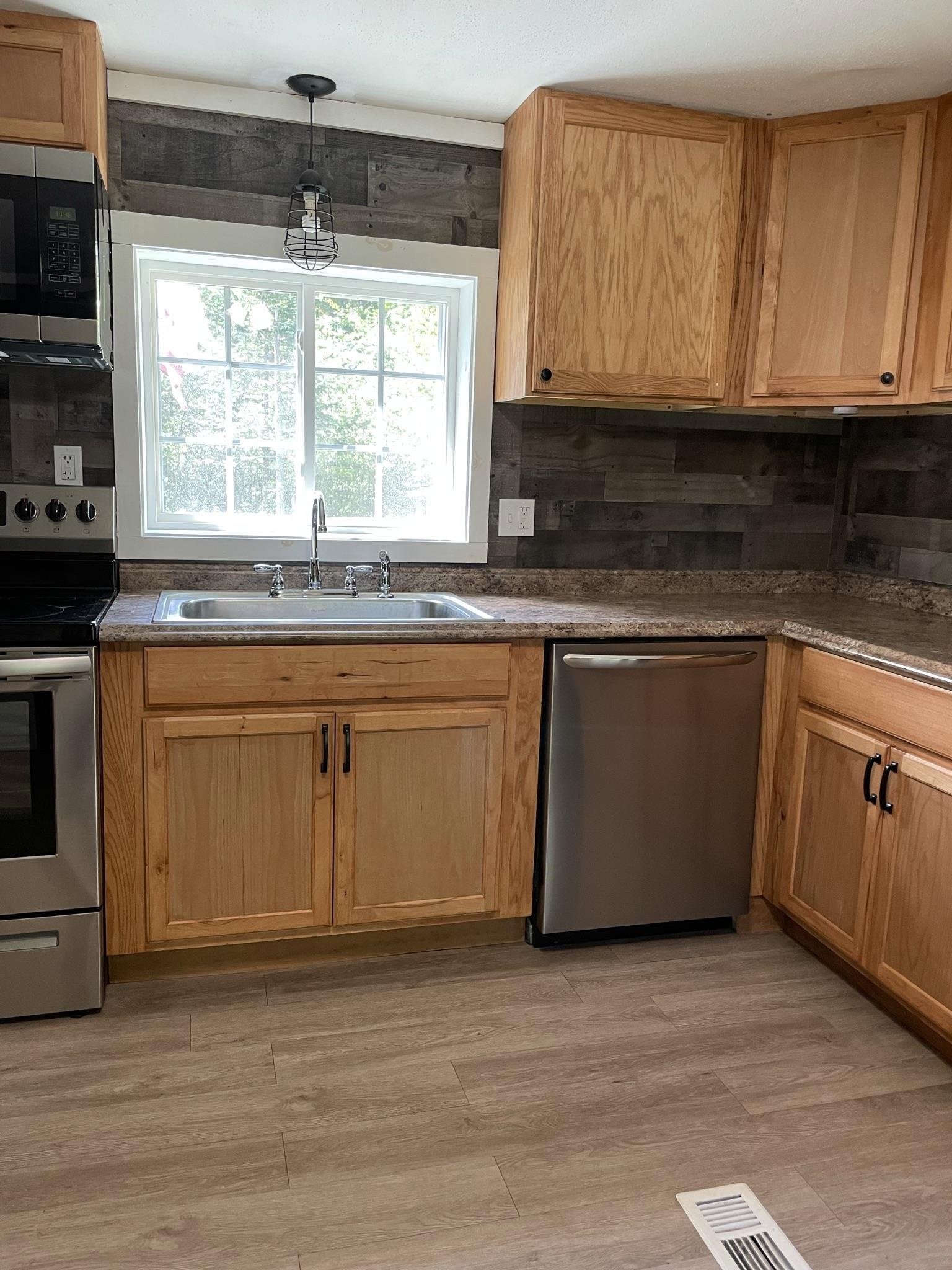 208 Grafton Turnpike Road Canaan, NH 03741 - Photo 13 of 40