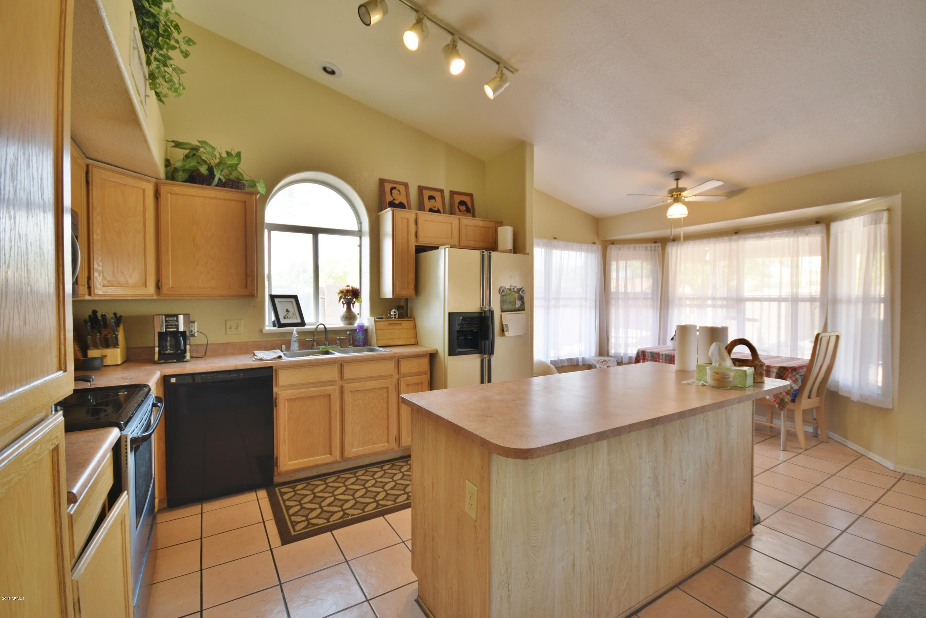 7672 West Redfield Road Peoria, AZ 85381 - Photo 6 of 27 DSC_1142