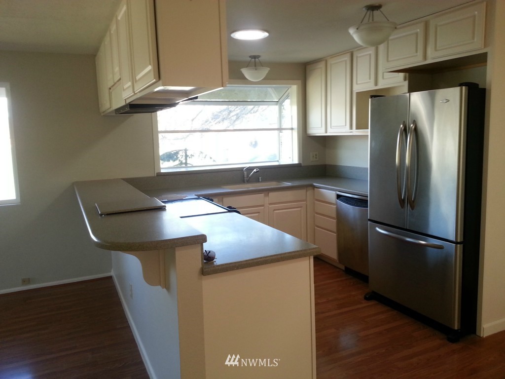 12716 Southeast 166th Street Renton, WA 98058 - Photo 4 of 14 Gallery Image 4