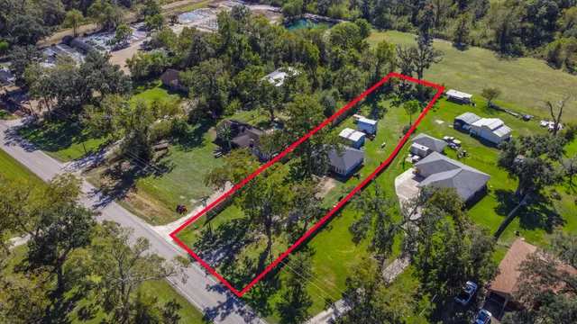 an aerial view of a yard