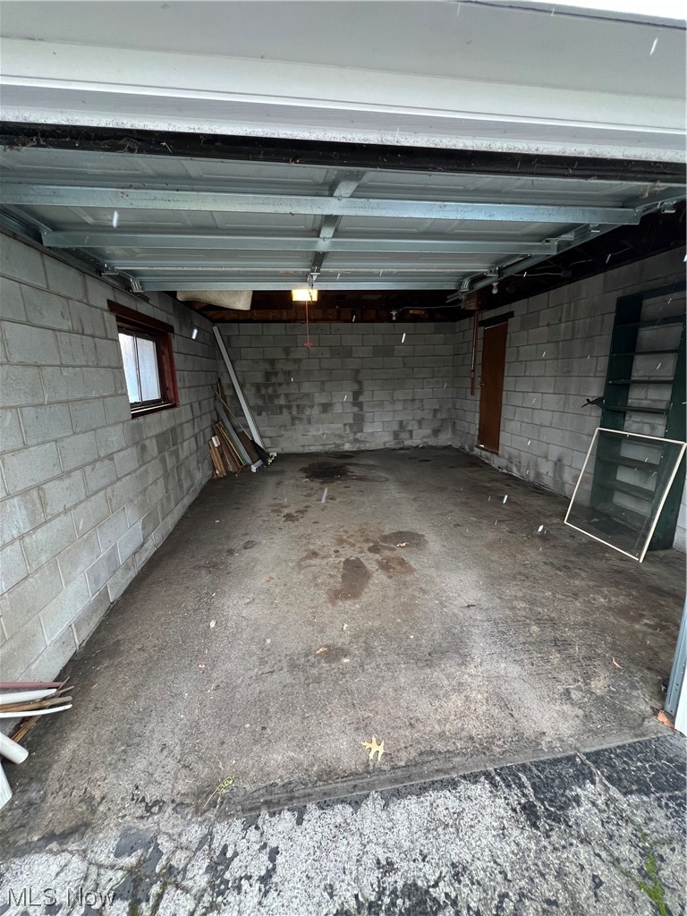 545 7th Street Struthers, OH 44471 - Photo 17 of 17 View of garage