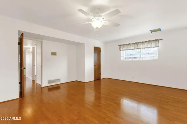 a view of a chandelier in big room and chandelier