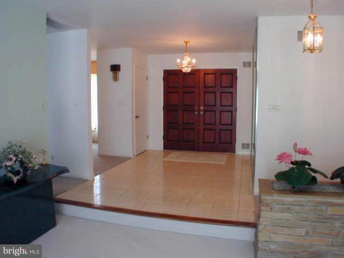 1910 Gayfields Drive Silver Spring, MD 20906 - Photo 4 of 28 Entrance / Foyer