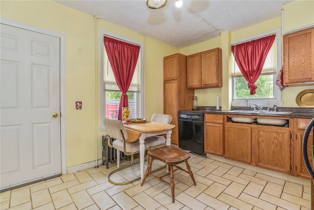 3 Chestnut Street Westerly, RI 02891 - Photo 11 of 32