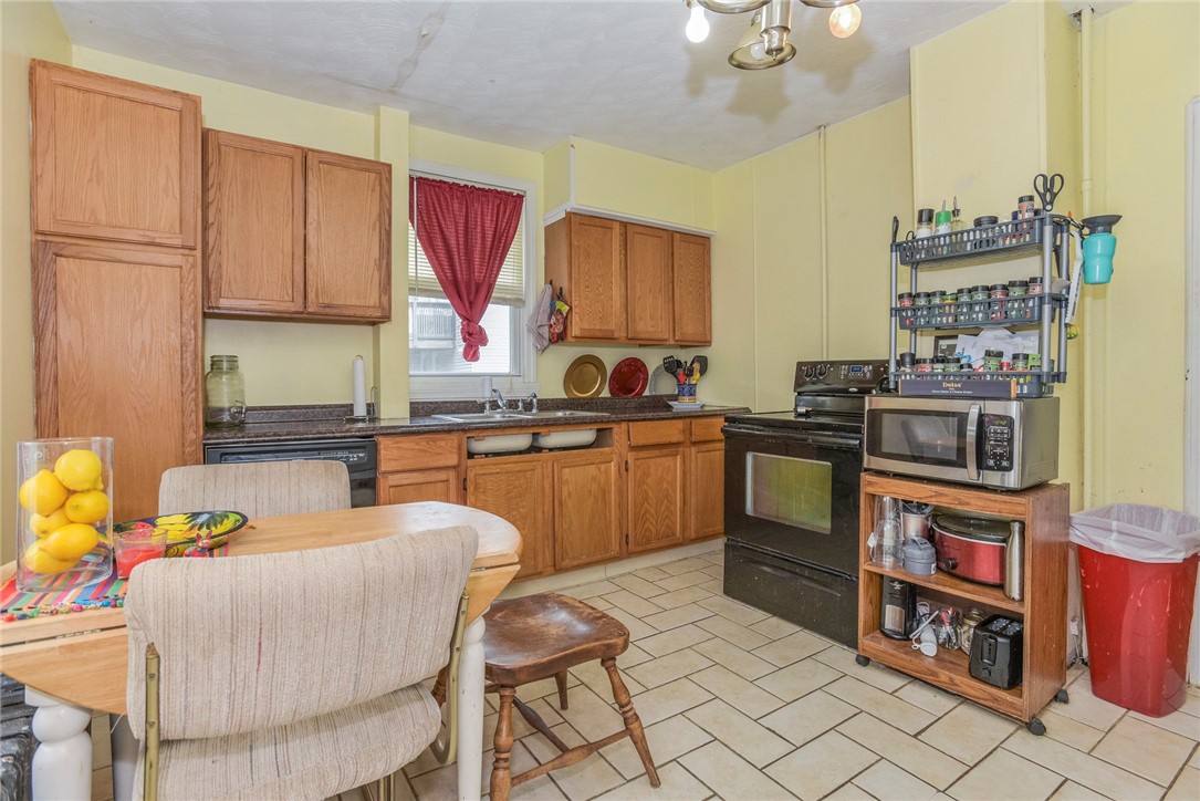 3 Chestnut Street Westerly, RI 02891 - Photo 10 of 32