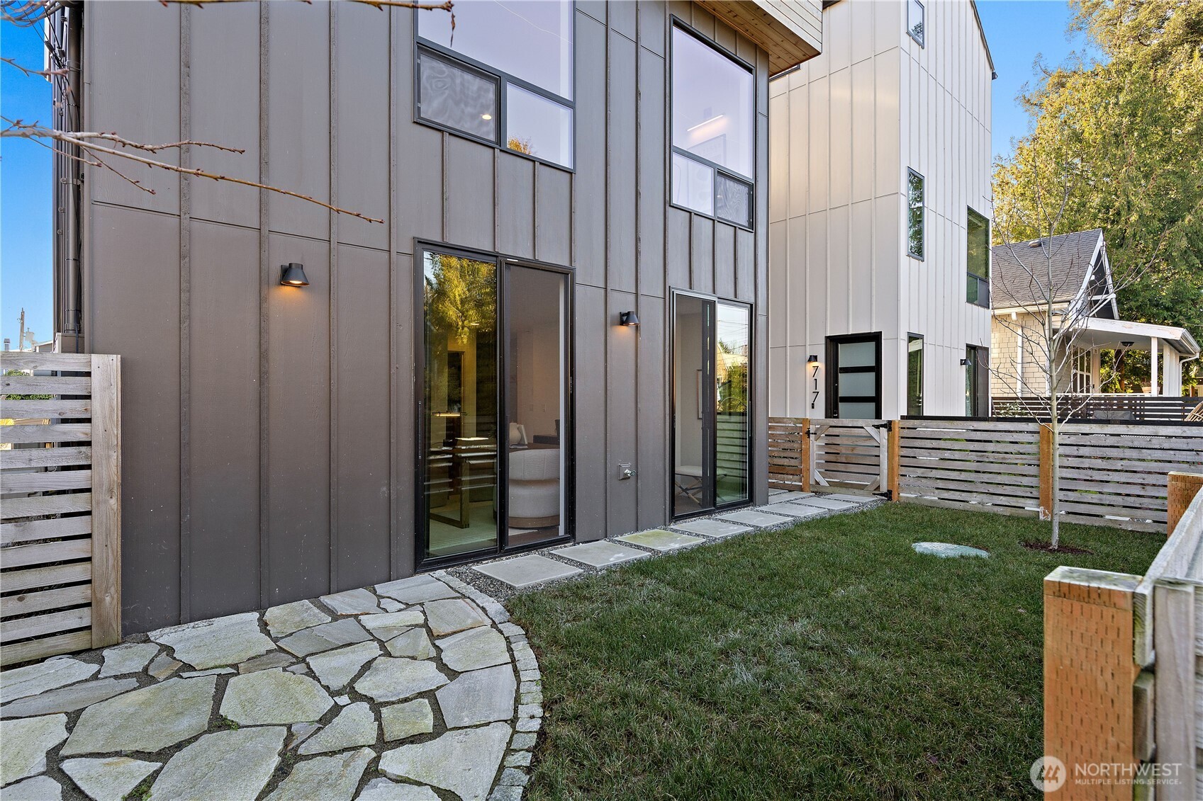 721 North 80th Street Seattle, WA 98103 - Photo 5 of 34