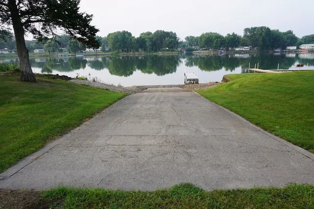 $49,999 | 334 Rockside Drive, Dixon, IL 61021