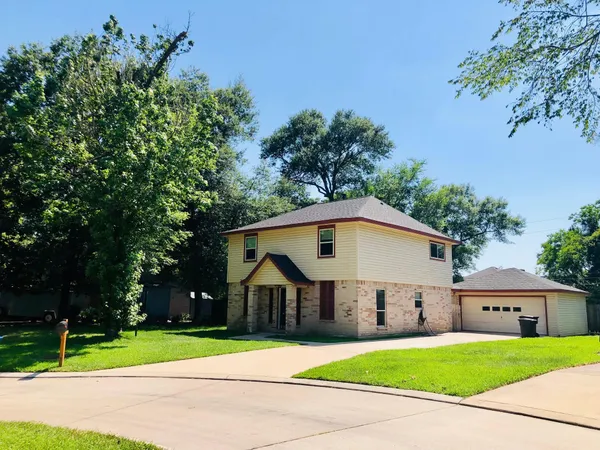 $2,300 | 29021 Cherrywood Lane, Shenandoah, TX 77381