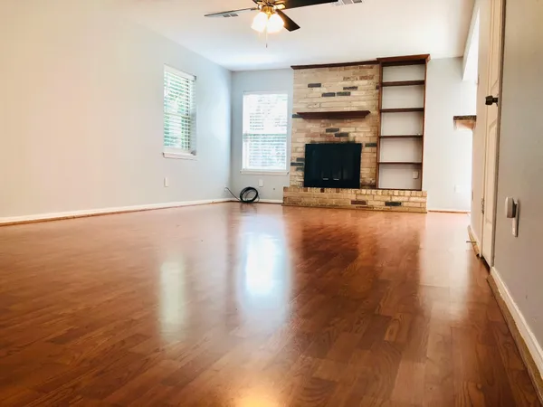 $2,300 | 29021 Cherrywood Lane, Shenandoah, TX 77381