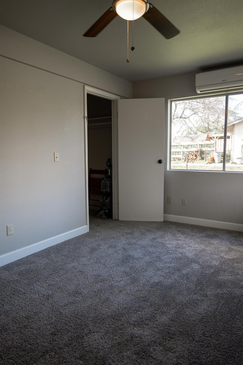 42560 Ranger Cir Way Coarsegold, CA 93614 - Photo 23 of 44 an empty room with a window and a ceiling fan