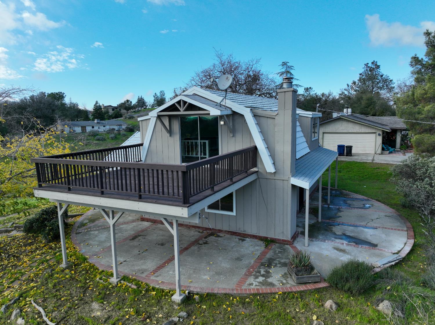 42560 Ranger Cir Way Coarsegold, CA 93614 - Photo 10 of 44 a balcony with table and chairs