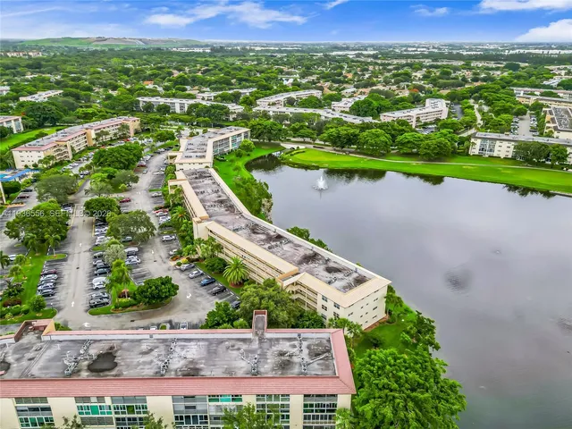 $289,000 | 3204 Portofino Point, Unit B4, Coconut Creek, FL 33066