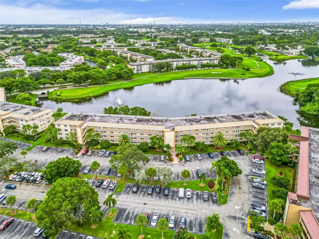 $289,000 | 3204 Portofino Point, Unit B4, Coconut Creek, FL 33066