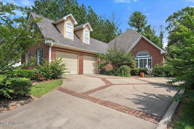 $389,000 | 772 Oakmont Parkway, Ridgeland, MS 39157