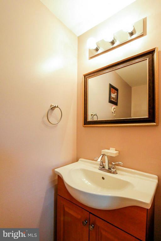 8906 16th Street Silver Spring, MD 20910 - Photo 16 of 30 Bath