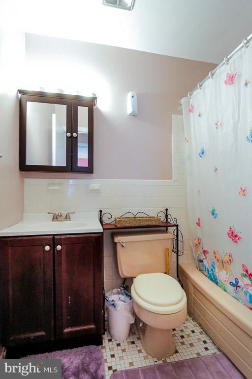 8906 16th Street Silver Spring, MD 20910 - Photo 27 of 30 Bath