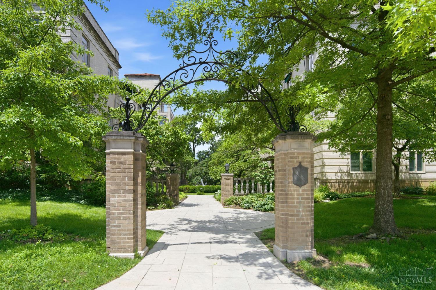 2372 Madison Road, Unit W3D Cincinnati, OH 45208 - Photo 6 of 54