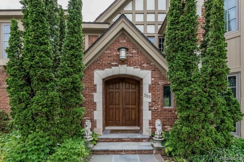 355 Olivewood Court Rochester, MI 48306 - Photo 5 of 61 005-Front_Entrance-1835610-medium.jpg