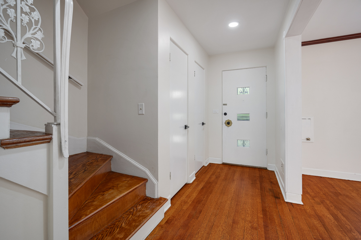 7248 North Ridge Boulevard Chicago, IL 60645 - Photo 3 of 31 Gallery Image 3