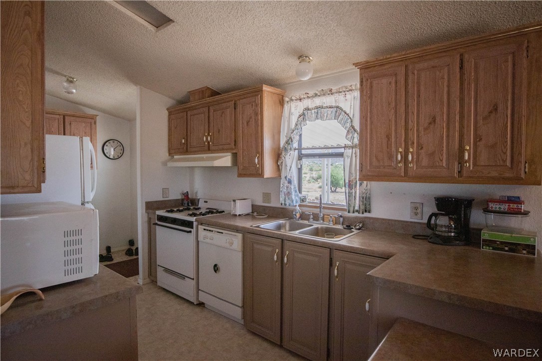 3920 Bacobi Road Golden Valley, AZ 86413 - Photo 9 of 31