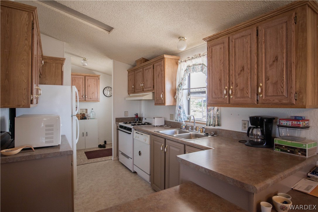 3920 Bacobi Road Golden Valley, AZ 86413 - Photo 10 of 31