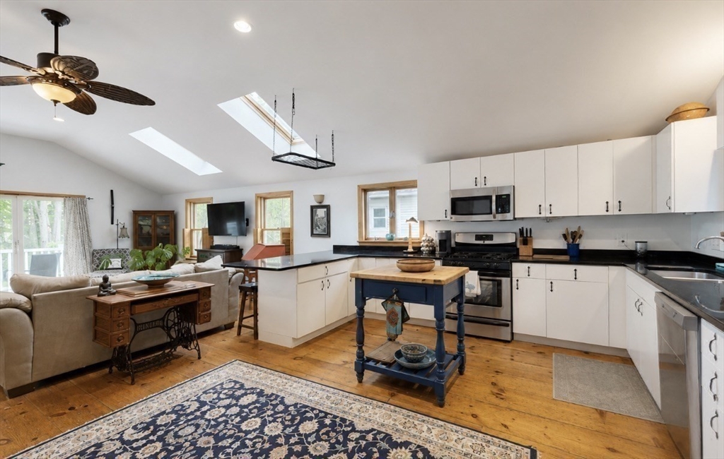 42 Water Street Northampton, MA 01053 - Photo 10 of 35
