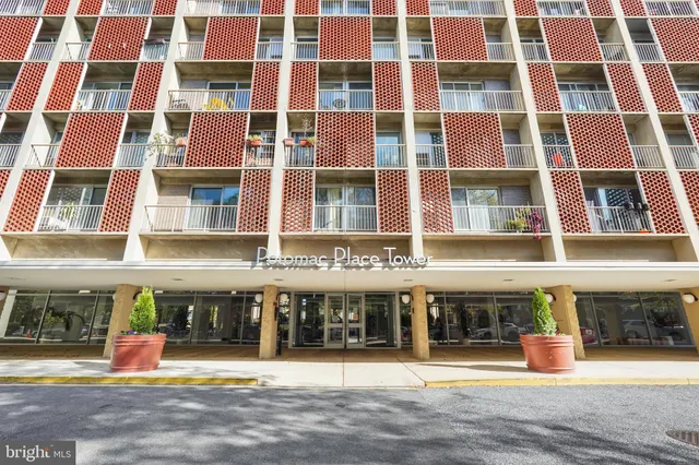 $220,000 | 800 4th Street Southwest, Unit N111, Washington, DC 20024