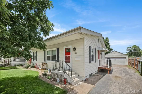 $127,900 | 126 East 2nd Street, Roxana, IL 62084