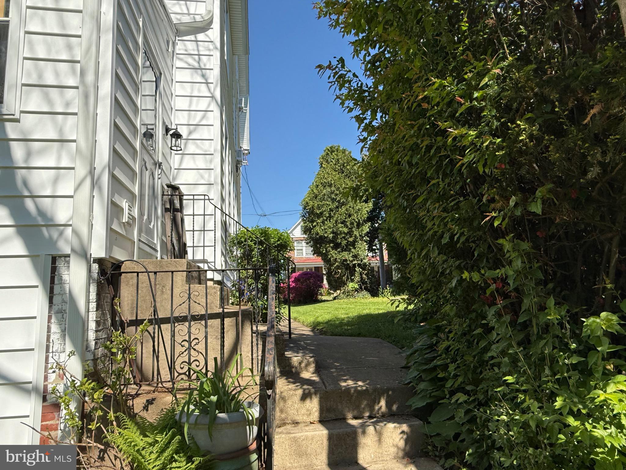 505 Ryers Avenue Cheltenham, PA 19012 - Photo 11 of 34 1st floor tenant side entry