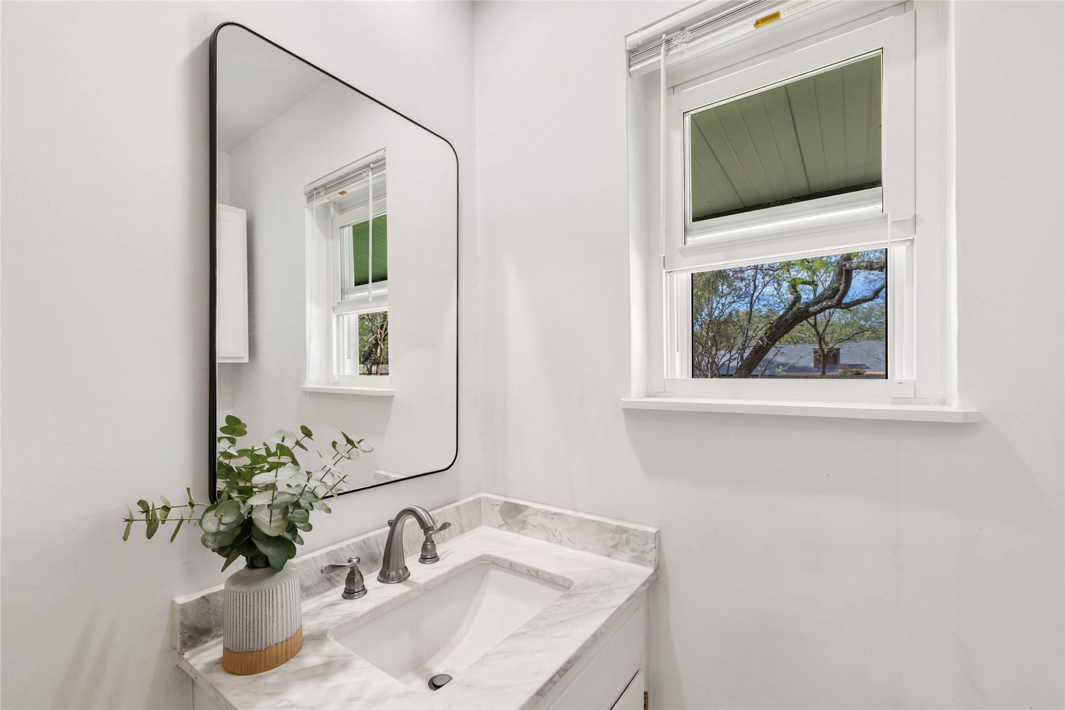 2403 Comburg Castle Way Austin, TX 78748 - Photo 20 of 40 Half bath featuring vanity