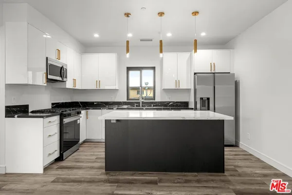 $5,995 | 1920 South Sherbourne Drive, Unit 1/2, Los Angeles, CA 90034