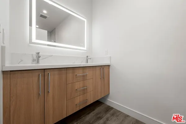 $5,995 | 1920 South Sherbourne Drive, Unit 1/2, Los Angeles, CA 90034