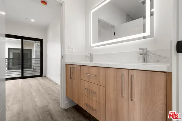 $5,995 | 1920 South Sherbourne Drive, Unit 1/2, Los Angeles, CA 90034