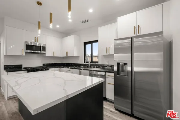 $5,995 | 1920 South Sherbourne Drive, Unit 1/2, Los Angeles, CA 90034