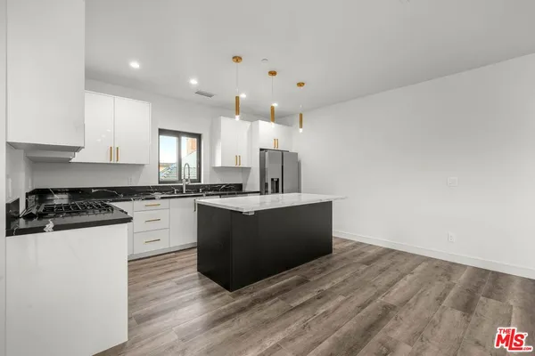 $5,995 | 1920 South Sherbourne Drive, Unit 1/2, Los Angeles, CA 90034