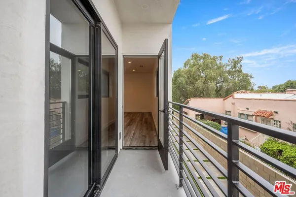 $5,995 | 1920 South Sherbourne Drive, Unit 1/2, Los Angeles, CA 90034