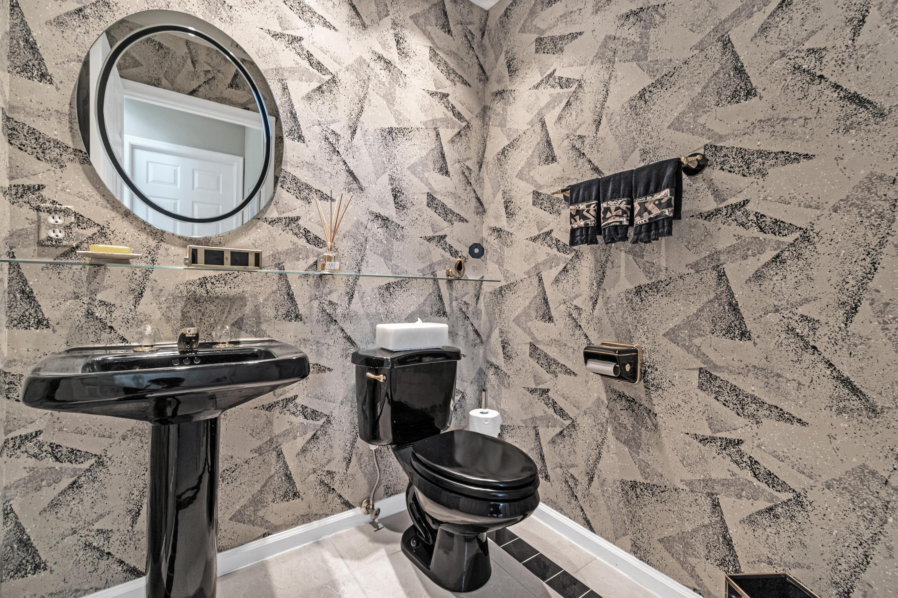 7746 La Corniche Circle Boca Raton, FL 33433 - Photo 16 of 44 Pretty half bath