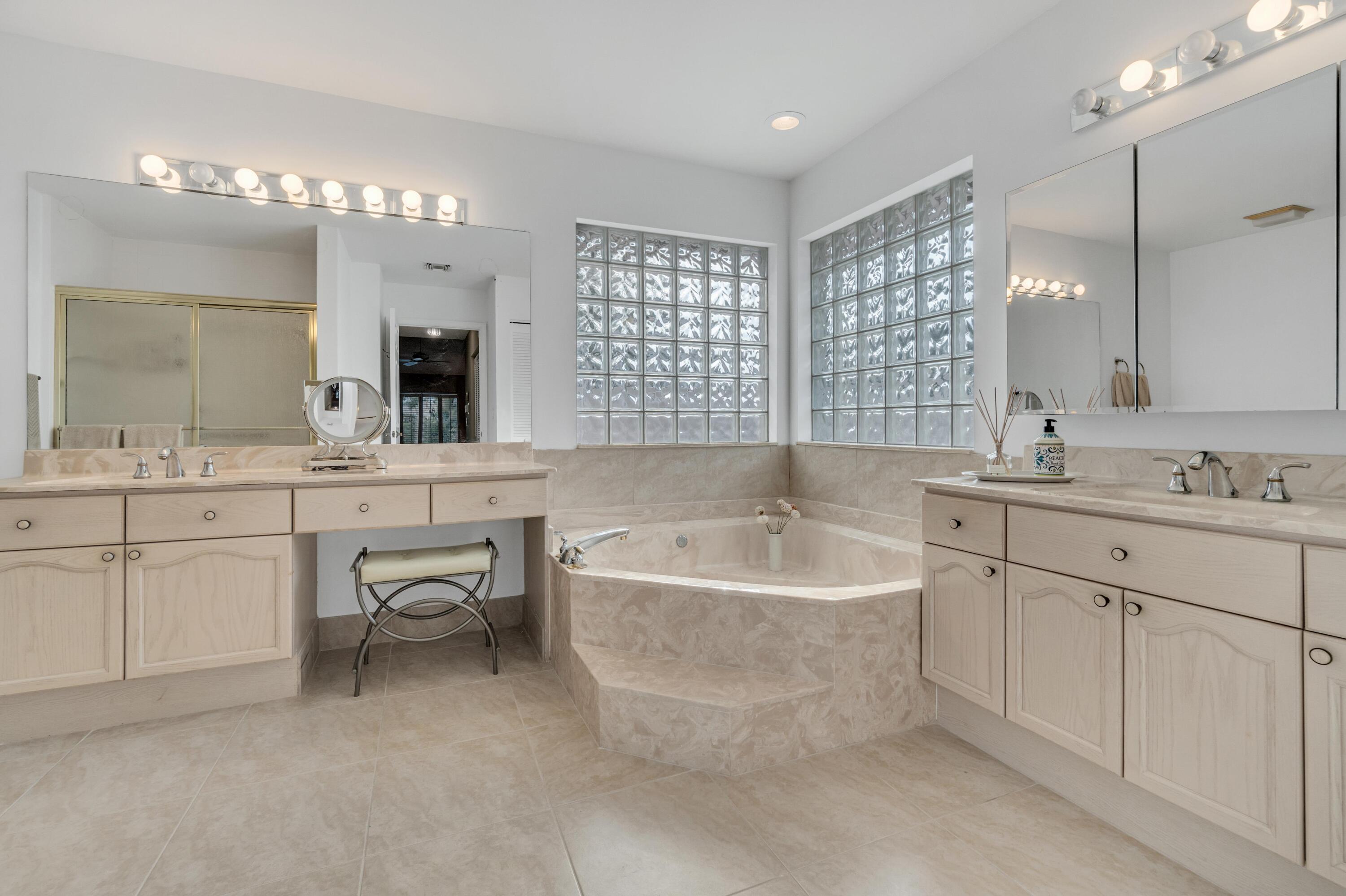 7746 La Corniche Circle Boca Raton, FL 33433 - Photo 20 of 44 Great size Primary Bath