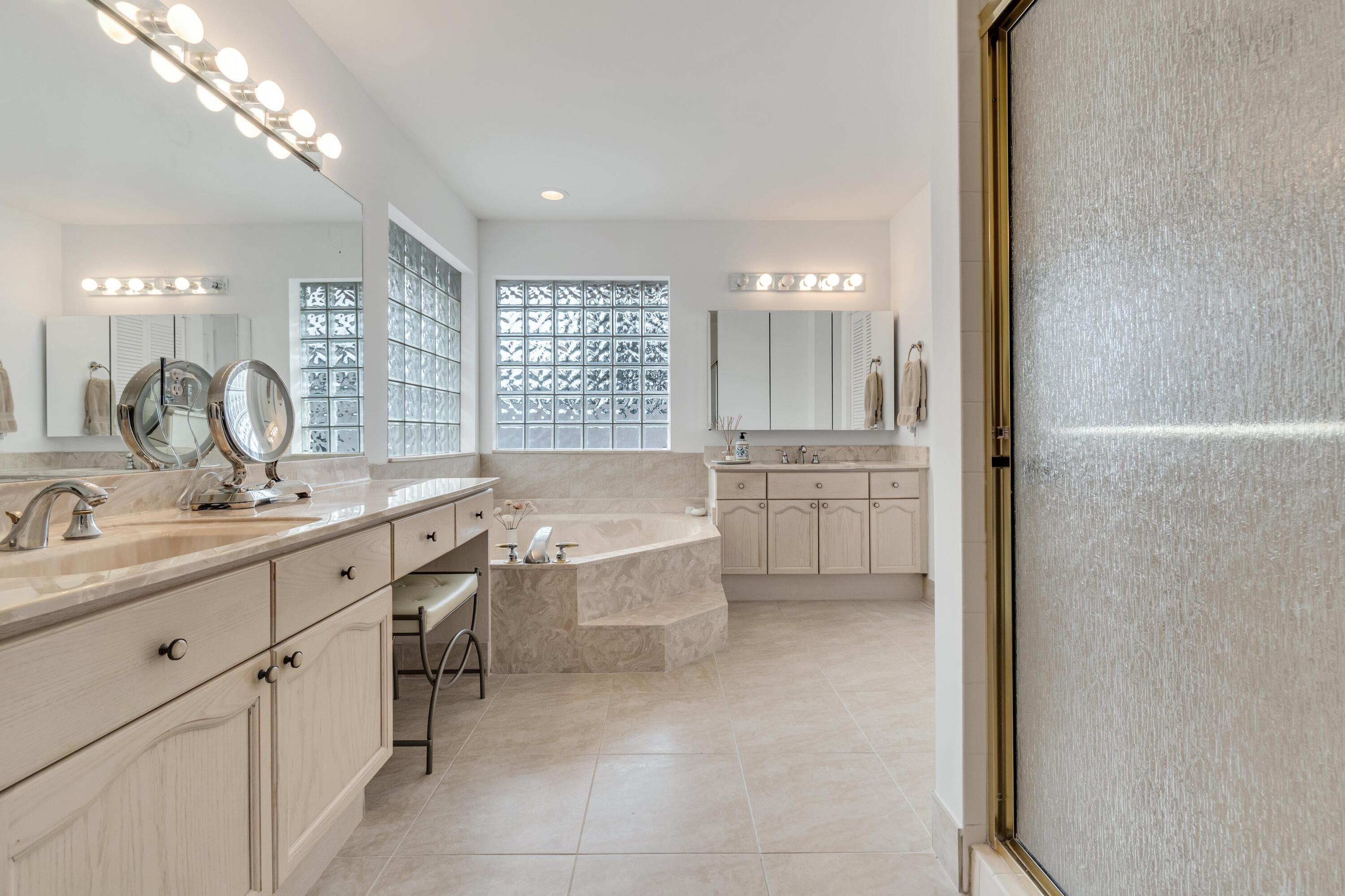 7746 La Corniche Circle Boca Raton, FL 33433 - Photo 21 of 44 Separate shower & tub