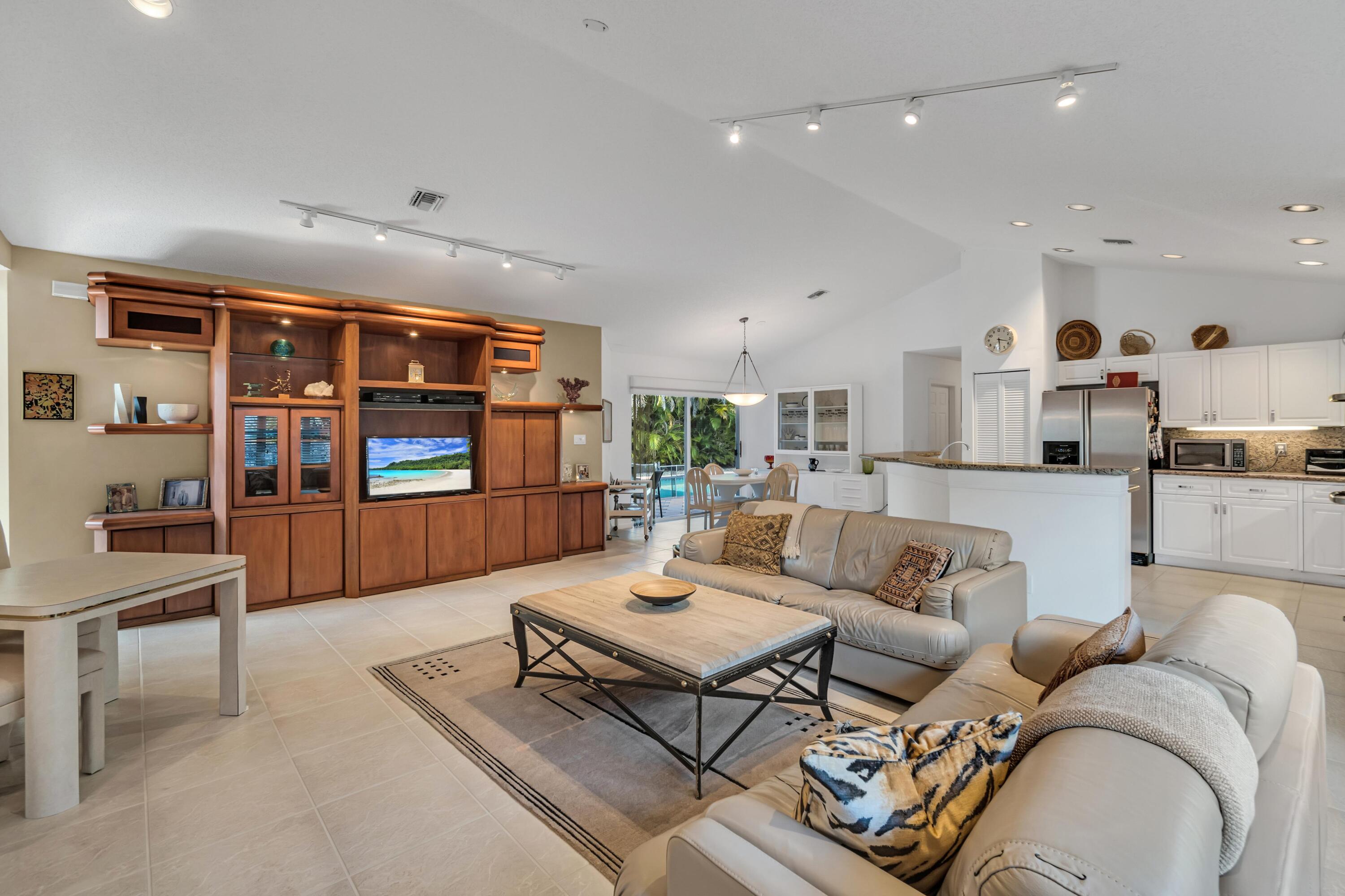 7746 La Corniche Circle Boca Raton, FL 33433 - Photo 5 of 44 Open Concept!