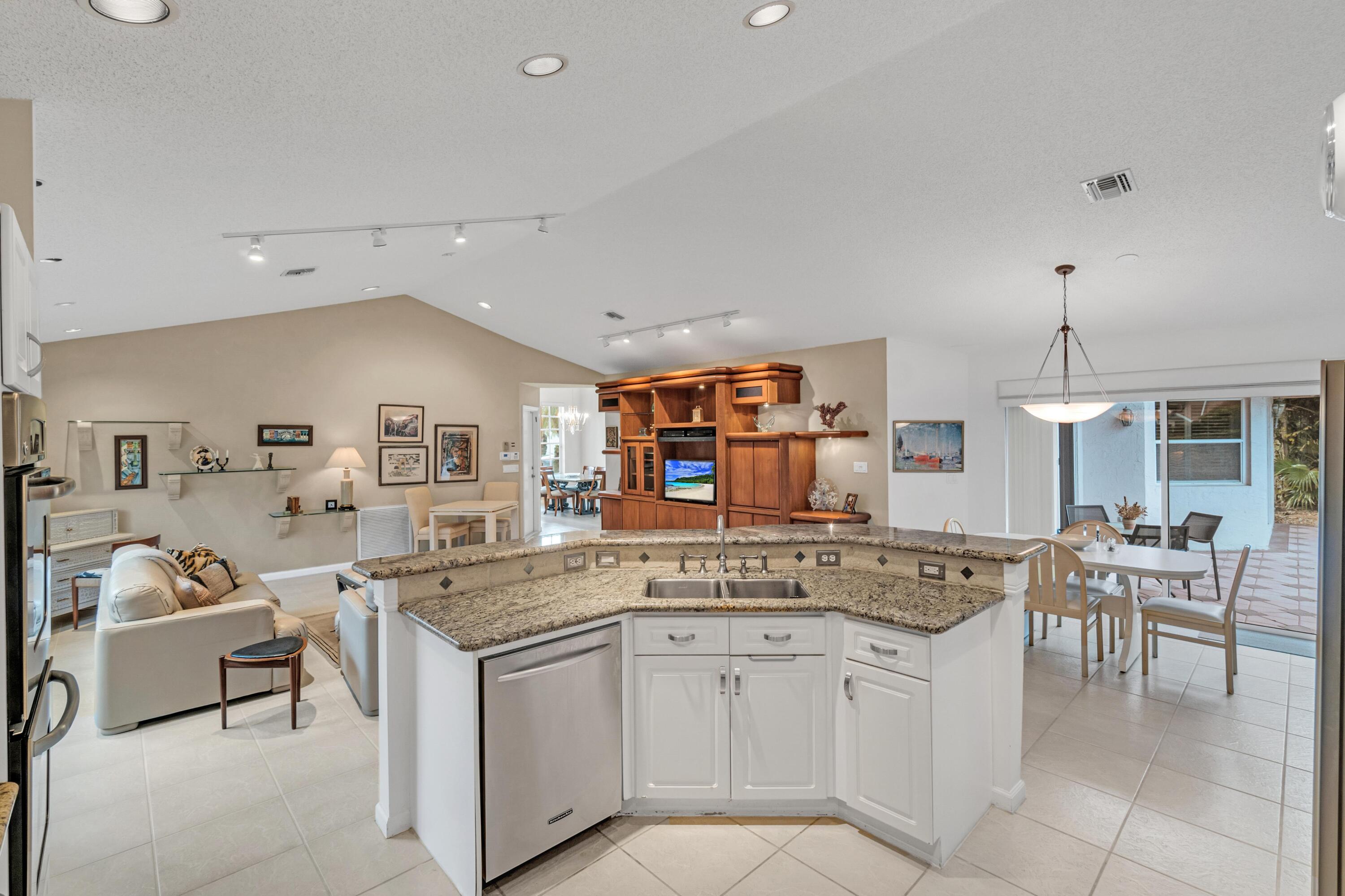 7746 La Corniche Circle Boca Raton, FL 33433 - Photo 6 of 44 Terrific space!