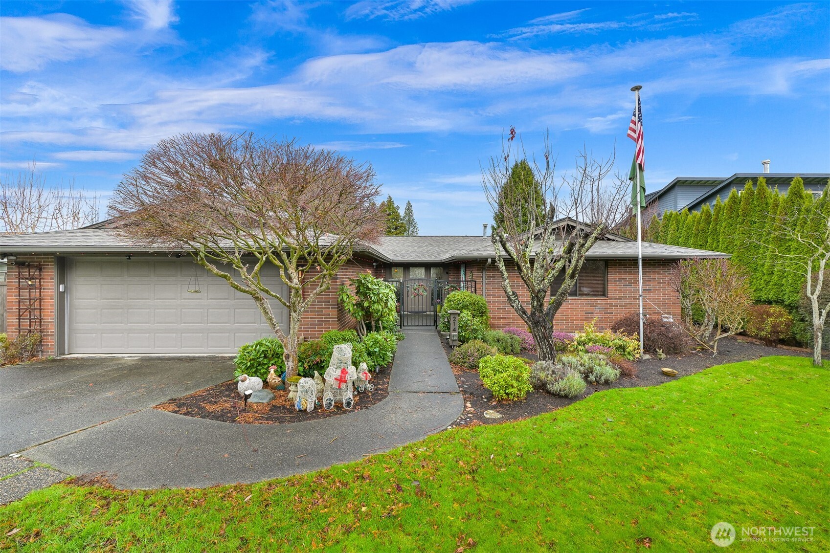 214 Bayside Place Bellingham, WA 98225 - Photo 1 of 40 a front view of a house with garden
