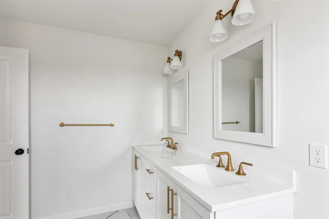 $490,750 | 15 Dogwood Circle, Unit 15L GRAY, Milton, VT 05468