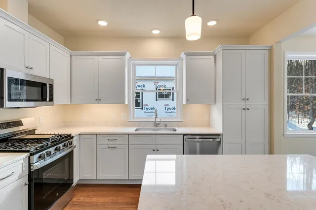 $490,750 | 15 Dogwood Circle, Unit 15L GRAY, Milton, VT 05468