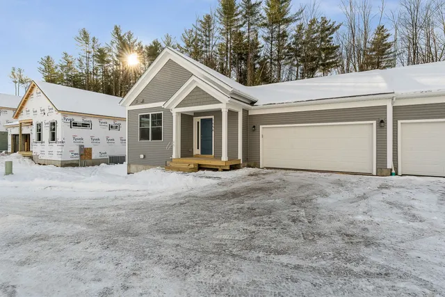 $490,750 | 15 Dogwood Circle, Unit 15L GRAY, Milton, VT 05468