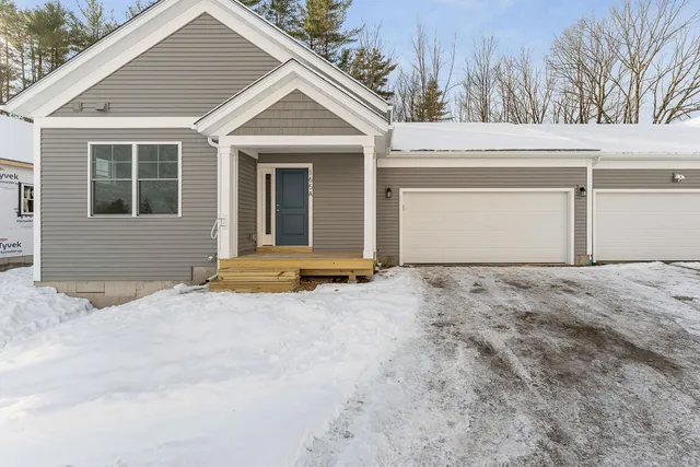 $490,750 | 15 Dogwood Circle, Unit 15L GRAY, Milton, VT 05468