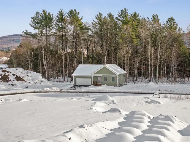 $490,750 | 15 Dogwood Circle, Unit 15L GRAY, Milton, VT 05468