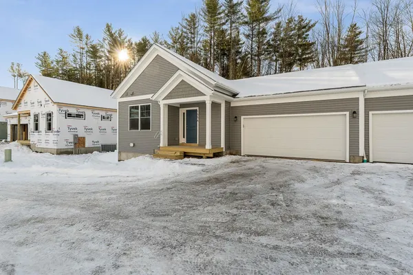 $490,750 | 15 Dogwood Circle, Unit 15L GRAY, Milton, VT 05468
